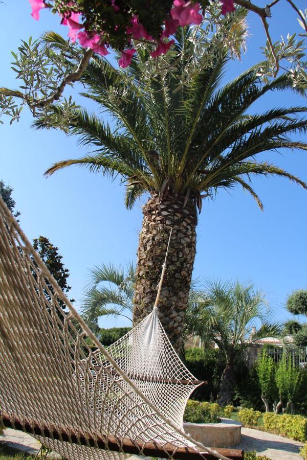 Bed and Breakfast Trullo Al Monte Челье-Мессапика Экстерьер фото