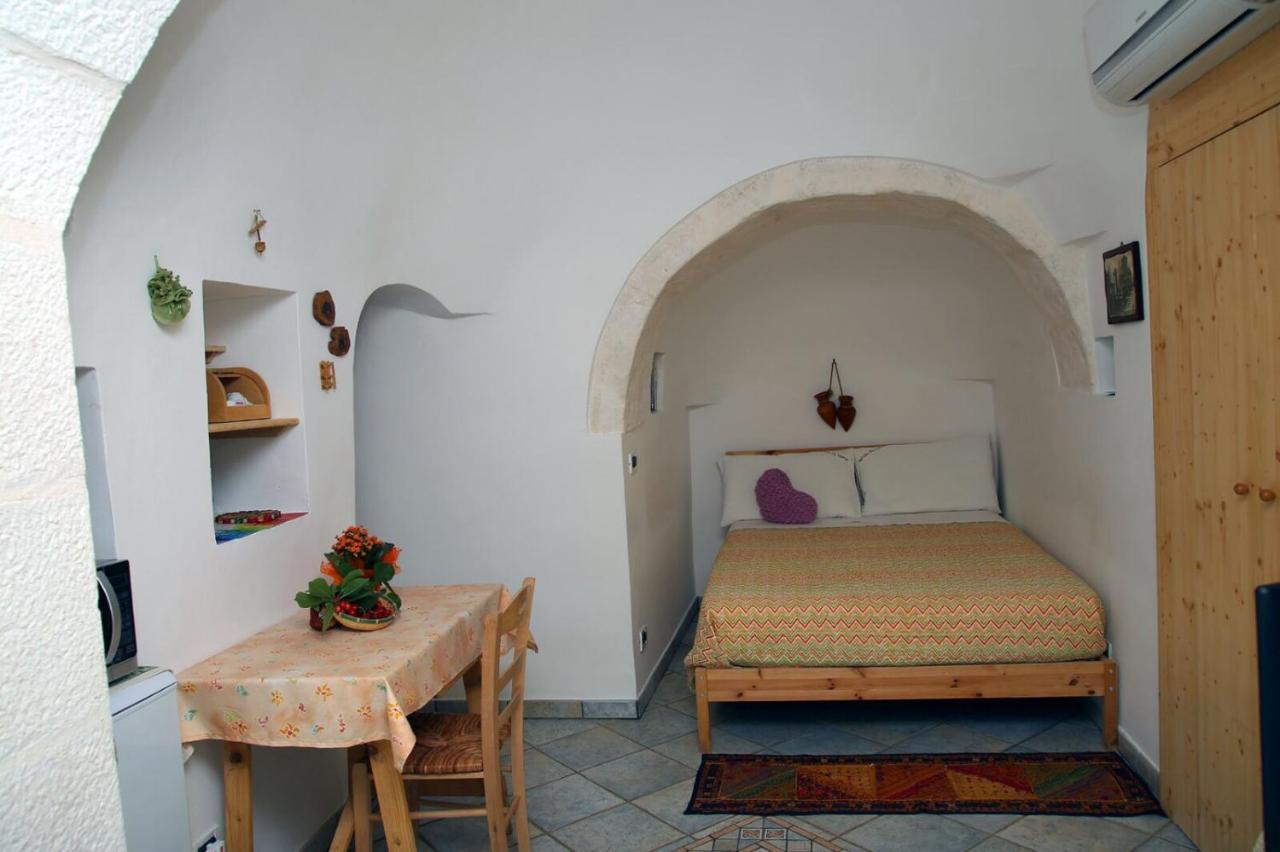 Bed and Breakfast Trullo Al Monte Челье-Мессапика Экстерьер фото